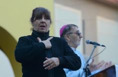 Foto de la galería: Miles de peregrinos llegaron hasta el santuario de Fátima con fe y devoción 