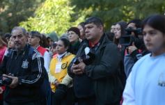 Foto de la galería: Miles de peregrinos llegaron hasta el santuario de Fátima con fe y devoción 