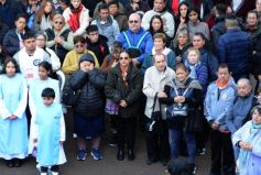 Foto de la galería: Miles de peregrinos llegaron hasta el santuario de Fátima con fe y devoción 
