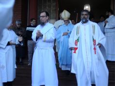 Foto de la galería: Miles de peregrinos llegaron hasta el santuario de Fátima con fe y devoción 