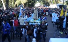 Foto de la galería: Miles de peregrinos llegaron hasta el santuario de Fátima con fe y devoción 