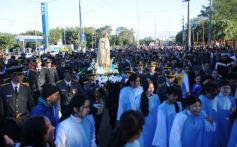 Foto de la galería: Miles de peregrinos llegaron hasta el santuario de Fátima con fe y devoción 