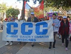 Foto de la galería: En Posadas miles de personas marcharon para exigir la Ley de Financiamiento Universitario
