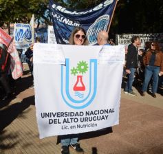 Foto de la galería: En Posadas miles de personas marcharon para exigir la Ley de Financiamiento Universitario