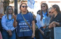 Foto de la galería: En Posadas miles de personas marcharon para exigir la Ley de Financiamiento Universitario