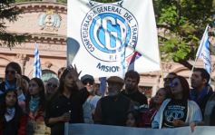 Foto de la galería: En Posadas miles de personas marcharon para exigir la Ley de Financiamiento Universitario