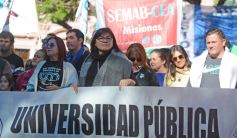 Foto de la galería: En Posadas miles de personas marcharon para exigir la Ley de Financiamiento Universitario