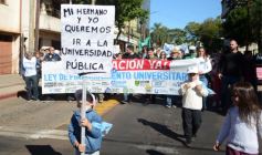 Foto de la galería: En Posadas miles de personas marcharon para exigir la Ley de Financiamiento Universitario