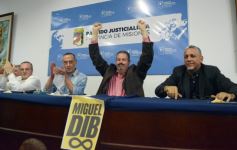Foto de la galería: Mensaje de unidad y reorganización en el acto de asunción de Christian Humada en el PJ Misiones 