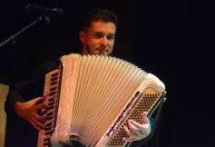 Foto de la galería: Son Guarán celebró su primer aniversario en el Centro Cultural Vicente Cidade