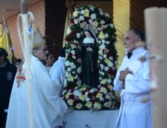 Foto de la galería: Multitudinaria muestra de fe a Santa Rita, patrona de las causas imposibles