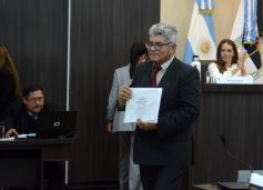Foto de la galería: Reconocimientos de Interés Municipal para la obra de Juan Ramón Fariña y Cascos Azules 