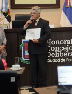 Foto de la galería: Reconocimientos de Interés Municipal para la obra de Juan Ramón Fariña y Cascos Azules 