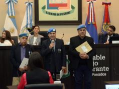 Foto de la galería: Reconocimientos de Interés Municipal para la obra de Juan Ramón Fariña y Cascos Azules 