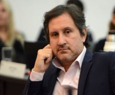 Foto de la galería: Reconocimientos de Interés Municipal para la obra de Juan Ramón Fariña y Cascos Azules 
