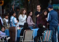 Foto de la galería: El clima mundialista se disfrutó en el Parque Paraguayo con juegos, kermés y entretenimientos 