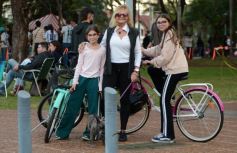 Foto de la galería: El clima mundialista se disfrutó en el Parque Paraguayo con juegos, kermés y entretenimientos 