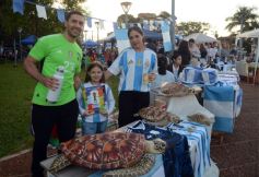 Foto de la galería: El clima mundialista se disfrutó en el Parque Paraguayo con juegos, kermés y entretenimientos 