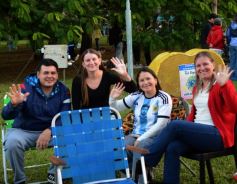 Foto de la galería: El clima mundialista se disfrutó en el Parque Paraguayo con juegos, kermés y entretenimientos 