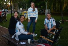 Foto de la galería: El clima mundialista se disfrutó en el Parque Paraguayo con juegos, kermés y entretenimientos 
