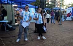 Foto de la galería: El clima mundialista se disfrutó en el Parque Paraguayo con juegos, kermés y entretenimientos 