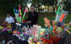 Foto de la galería: El clima mundialista se disfrutó en el Parque Paraguayo con juegos, kermés y entretenimientos 