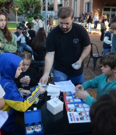 Foto de la galería: El clima mundialista se disfrutó en el Parque Paraguayo con juegos, kermés y entretenimientos 