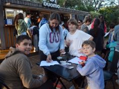 Foto de la galería: El clima mundialista se disfrutó en el Parque Paraguayo con juegos, kermés y entretenimientos 