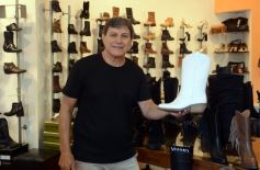 Foto de la galería: Recorrida por comercios posadeños y festejo de cumpleaños de Juan Ramón Fariña 