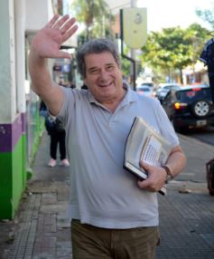 Foto de la galería: Recorrida por comercios posadeños y festejo de cumpleaños de Juan Ramón Fariña 