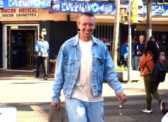 Foto de la galería: Recorrida por comercios posadeños y festejo de cumpleaños de Juan Ramón Fariña 