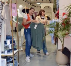 Foto de la galería: Recorrida por comercios posadeños y festejo de cumpleaños de Juan Ramón Fariña 