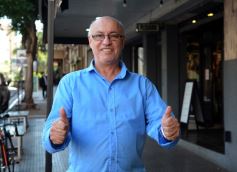 Foto de la galería: Recorrida por comercios posadeños y festejo de cumpleaños de Juan Ramón Fariña 