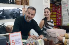 Foto de la galería: Recorrida por comercios posadeños y festejo de cumpleaños de Juan Ramón Fariña 