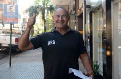 Foto de la galería: Recorrida por comercios posadeños y festejo de cumpleaños de Juan Ramón Fariña 