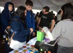Foto de la galería: La Feria del Libro contó con gran convocatoria de participantes que reafirmaron la pasión por la lectura