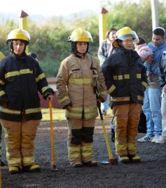 Foto de la galería: Emotiva ceremonia por el Día de los Bomberos Voluntarios en la sede de Itaembé Miní en Posadas