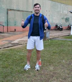 Foto de la galería: Glorias del fútbol misionero estuvieron presentes en J.G Brown a beneficio de Pety Ávalos