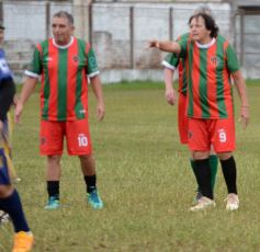 Foto de la galería: Glorias del fútbol misionero estuvieron presentes en J.G Brown a beneficio de Pety Ávalos