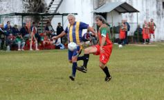 Foto de la galería: Glorias del fútbol misionero estuvieron presentes en J.G Brown a beneficio de Pety Ávalos