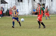 Foto de la galería: Glorias del fútbol misionero estuvieron presentes en J.G Brown a beneficio de Pety Ávalos