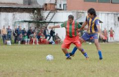 Foto de la galería: Glorias del fútbol misionero estuvieron presentes en J.G Brown a beneficio de Pety Ávalos