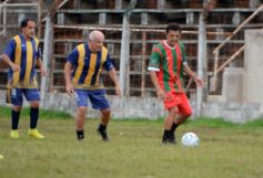 Foto de la galería: Glorias del fútbol misionero estuvieron presentes en J.G Brown a beneficio de Pety Ávalos
