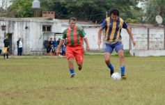 Foto de la galería: Glorias del fútbol misionero estuvieron presentes en J.G Brown a beneficio de Pety Ávalos