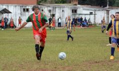 Foto de la galería: Glorias del fútbol misionero estuvieron presentes en J.G Brown a beneficio de Pety Ávalos