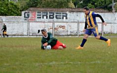 Foto de la galería: Glorias del fútbol misionero estuvieron presentes en J.G Brown a beneficio de Pety Ávalos