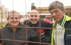 Foto de la galería: Glorias del fútbol misionero estuvieron presentes en J.G Brown a beneficio de Pety Ávalos