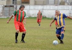 Foto de la galería: Glorias del fútbol misionero estuvieron presentes en J.G Brown a beneficio de Pety Ávalos