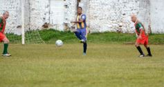 Foto de la galería: Glorias del fútbol misionero estuvieron presentes en J.G Brown a beneficio de Pety Ávalos