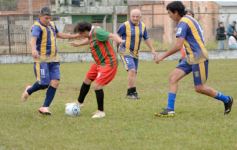 Foto de la galería: Glorias del fútbol misionero estuvieron presentes en J.G Brown a beneficio de Pety Ávalos